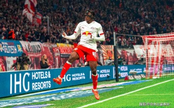 曼联转会：红魔相中10球7助德甲妖锋，中场引援目标或遭死敌截胡